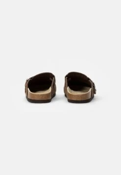 Pier One LEATHER UNISEX - Clogs - Brown -Pier One 18a09b6c3e71439784e427988b058842