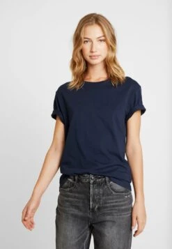 Pier One T-Shirt Basic - Dark Blue 11 Pier One T-Shirt Basic - Dark Blue -Pier One ddc22118a8d34b15aa806c698c456f1c