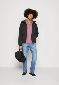 Pier One -Pier One fdad0679a9c84aacbac3cbdc52cb008a